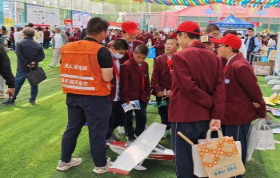 新疆保华润天航空受邀参加乌鲁木齐市科协“全国科技工作者日”活动