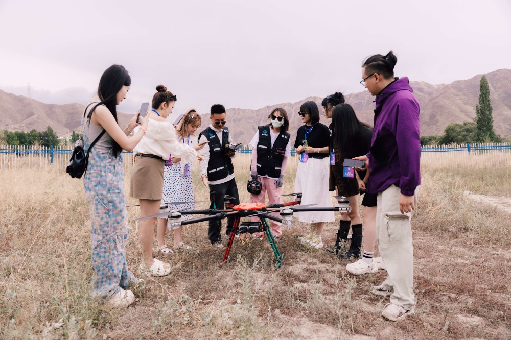 无人机去新疆干活挣钱吗？来保华润天航空无人机培训机构为你解答
