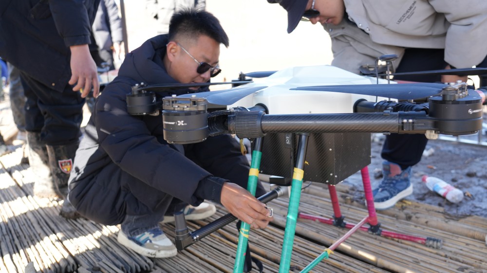 新疆无人机培训|无人机培训视力要求，近视能学吗？